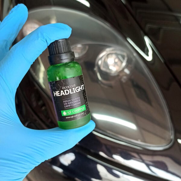 Fényszórók öntisztító hatása az Ecocoat Headlight kerámiabevonat segítségével. Tartós fény és védelem az Ecocoat Headlight kerámiabevonattal